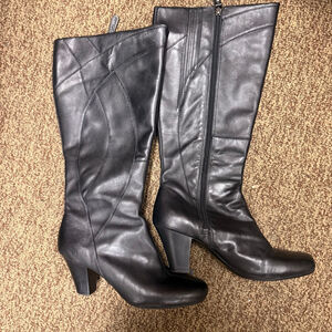 Women's Clarks Black Leather Heeled Boots Size 8W